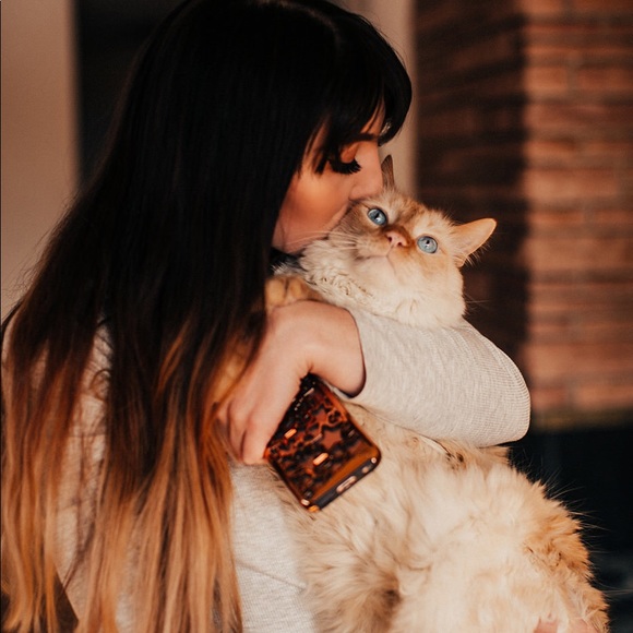 Meet your Posher, Alyssa - Picture 3 of 6